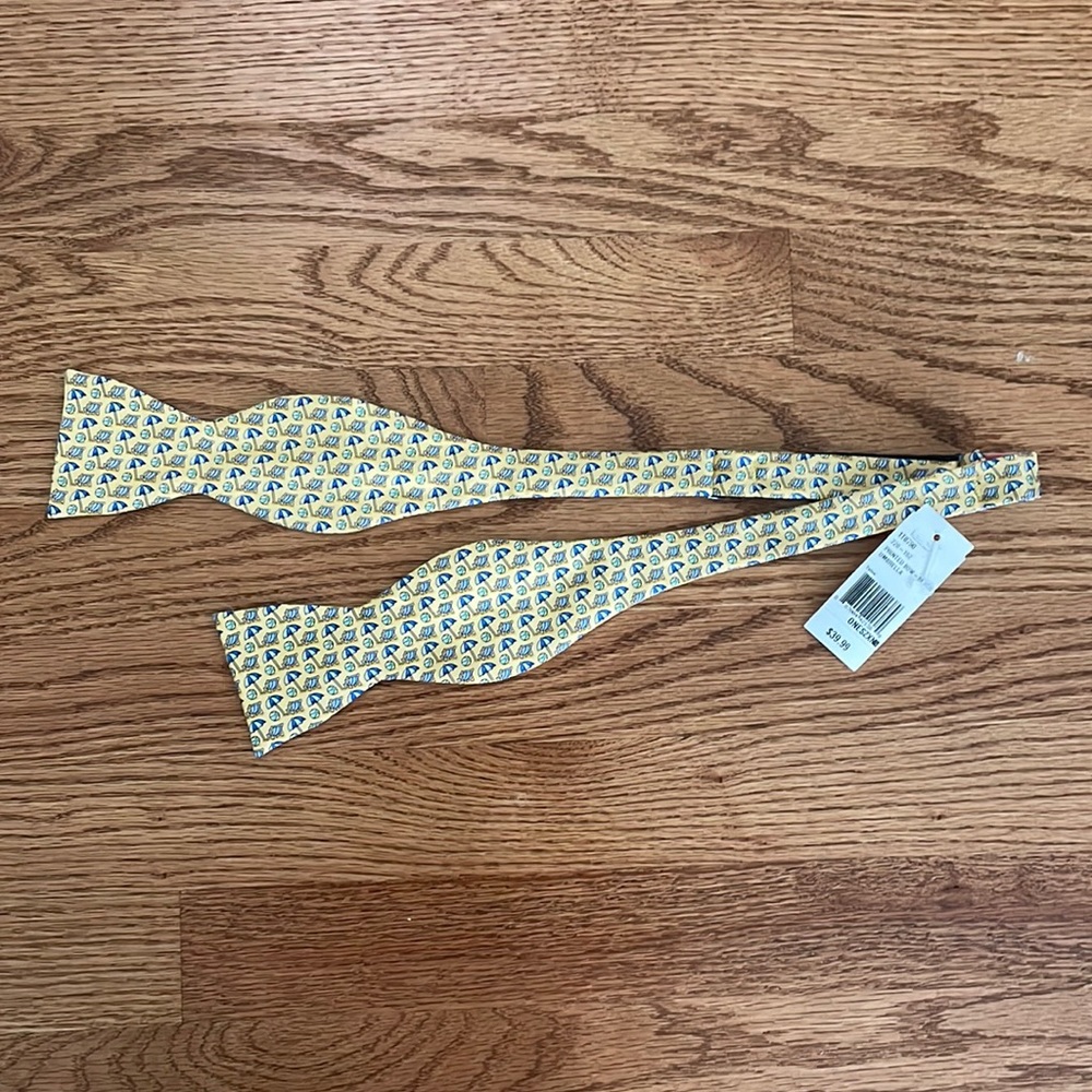Vineyard Vines bow tie “beach umbrella”